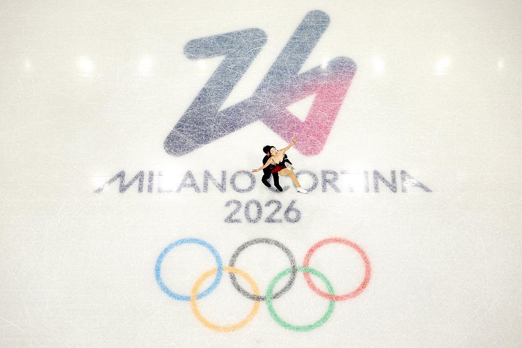 半岛·综合体育官网入口-隋文静/韩聪亮相米兰冬奥会，团体赛双人滑短节目排名第六